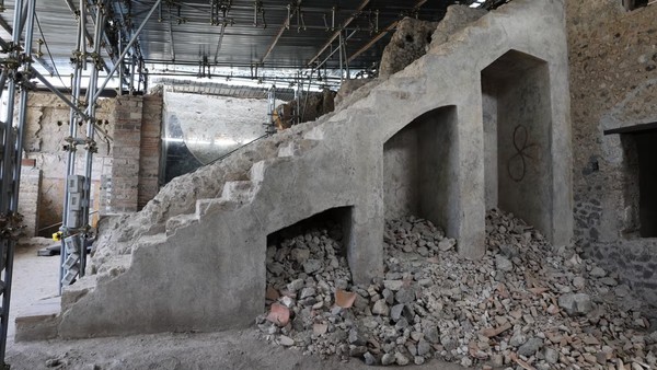 Eine antike Treppe führt Forscher in das „verlorene Pompeji“