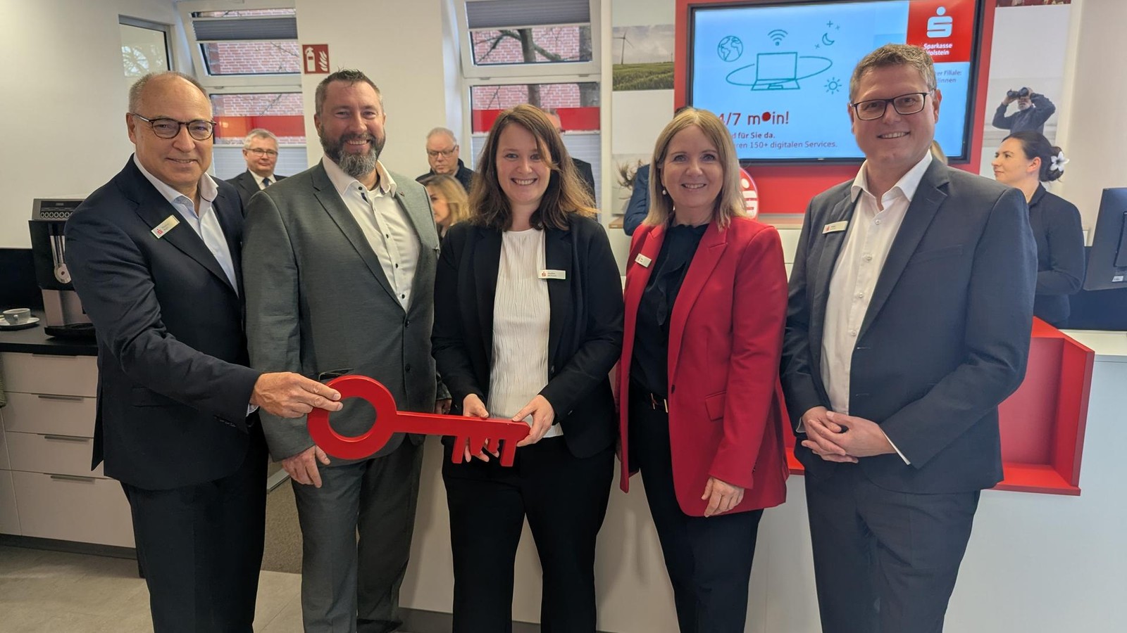 Sparkasse-er-ffnet-neue-Filiale-und-gibt-ein-Versprechen-ab