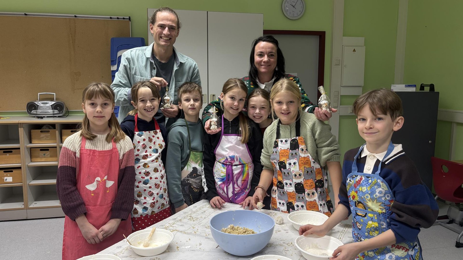 Hobbyb-cker-begeistert-Kinder-aus-einem-Dorf-im-Ilm-Kreis-mit-Backtradition