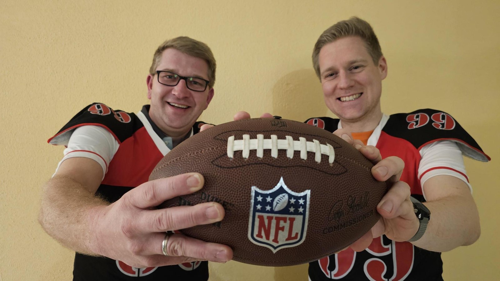 Karneval-Emmerich-Football-Fieber-bei-der-HNG-hier-gibt-es-Karten-zu-gewinnen