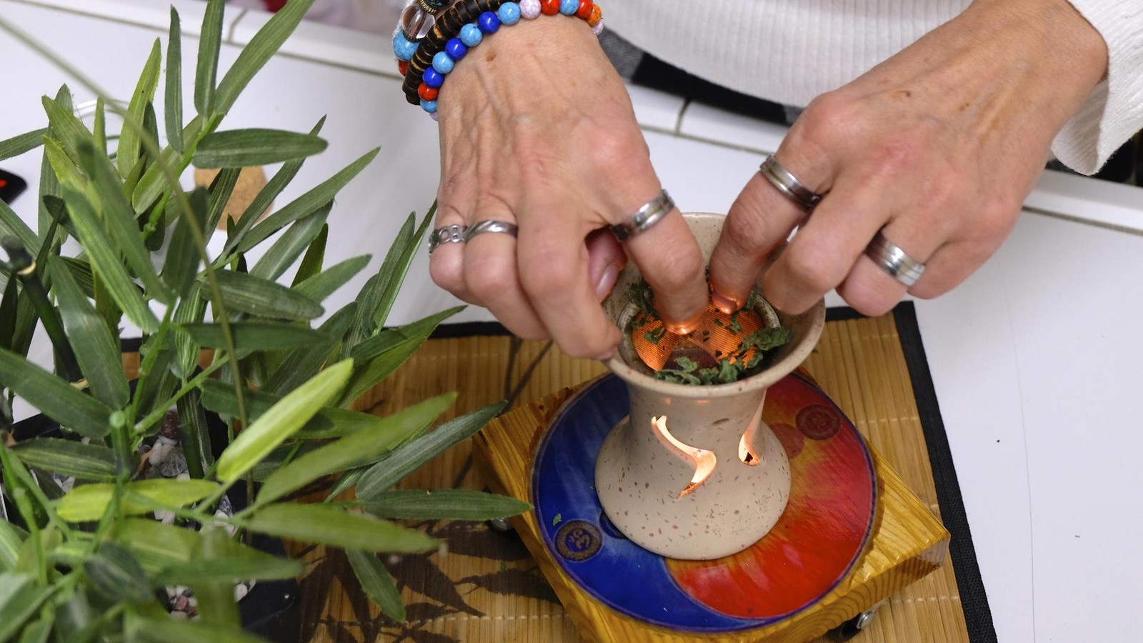 Saalfelder-r-uchern-Kr-uter-ohne-Rauch-Wie-funktioniert-das-denn-