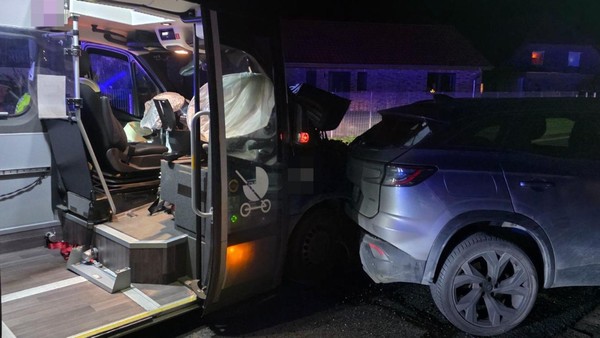 Meinersen: Verletzter nach Kollision zwischen Linienbus und Pkw