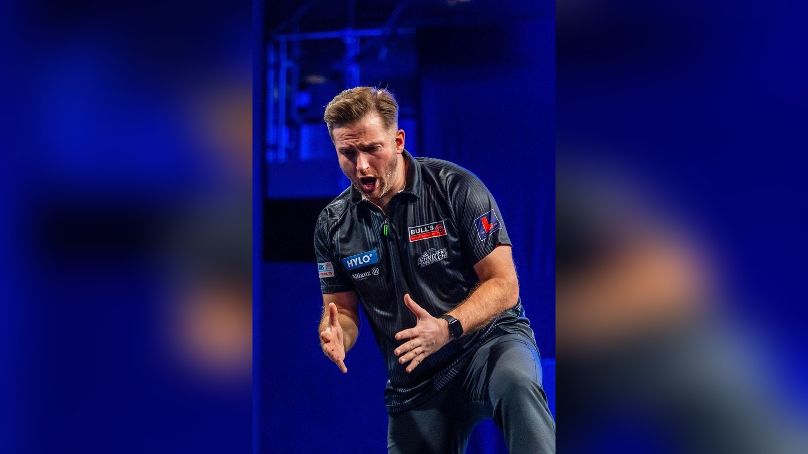 -Mega-happy-Dieser-Peiner-er-ffnet-heute-die-Darts-WM-im-Ally-Pally-