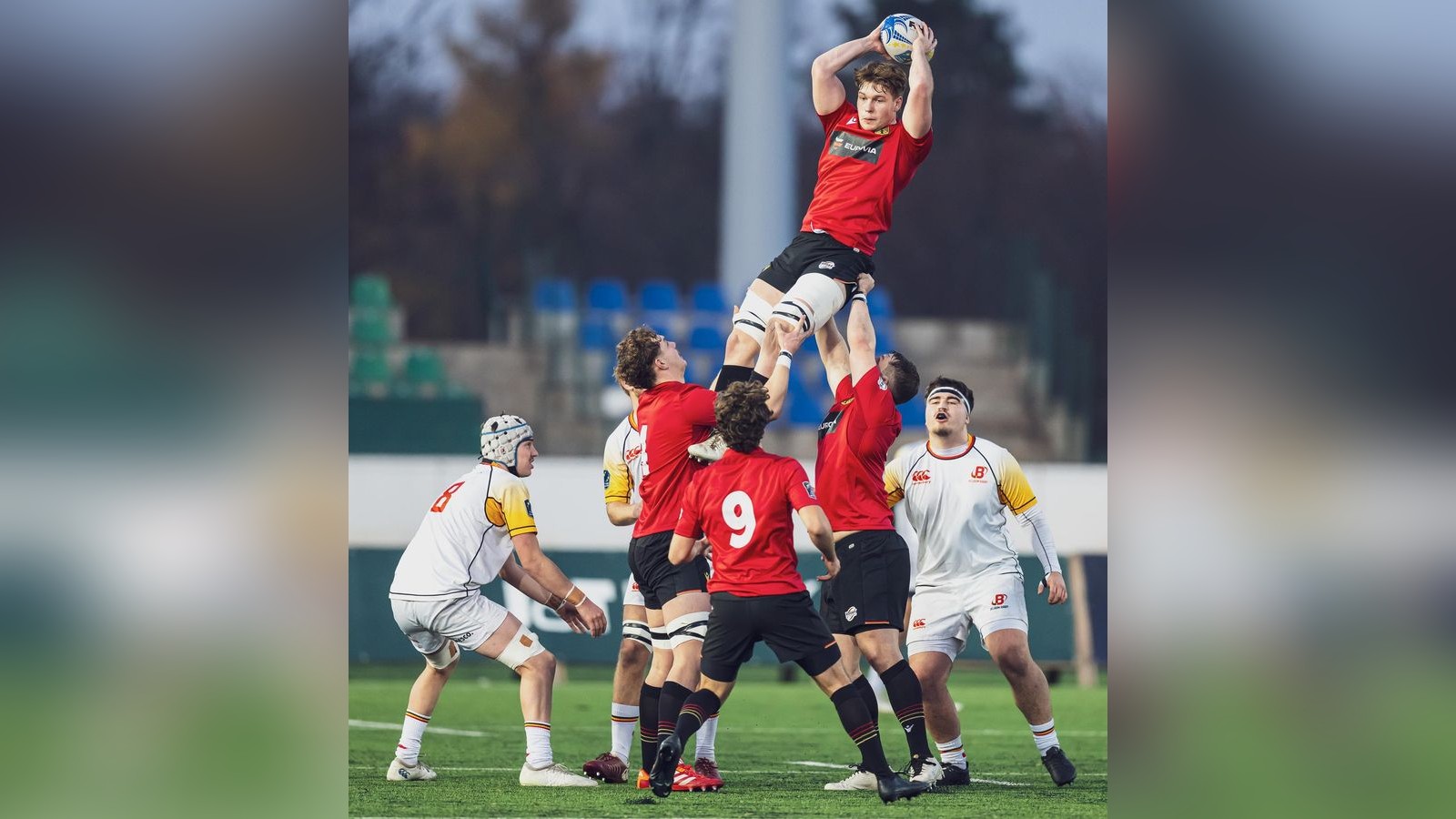 Rugbyspieler-Voigt-Weggehauen-verletzt-bald-Lehrer