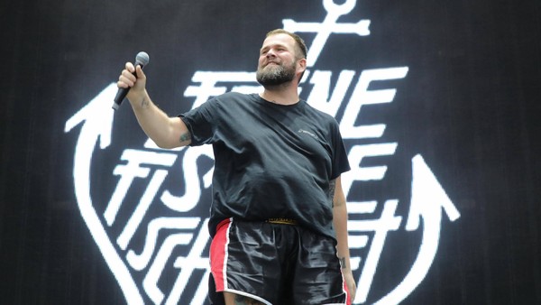 Feine Sahne Fischfilet: Mehr als zwei Stunden feinster Punk und Bierdusche