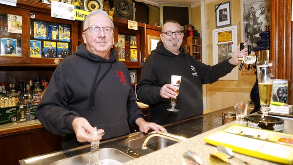 Blau-gelbe Magie: Warum Eintracht-Fans diese Braunschweiger Kneipe lieben