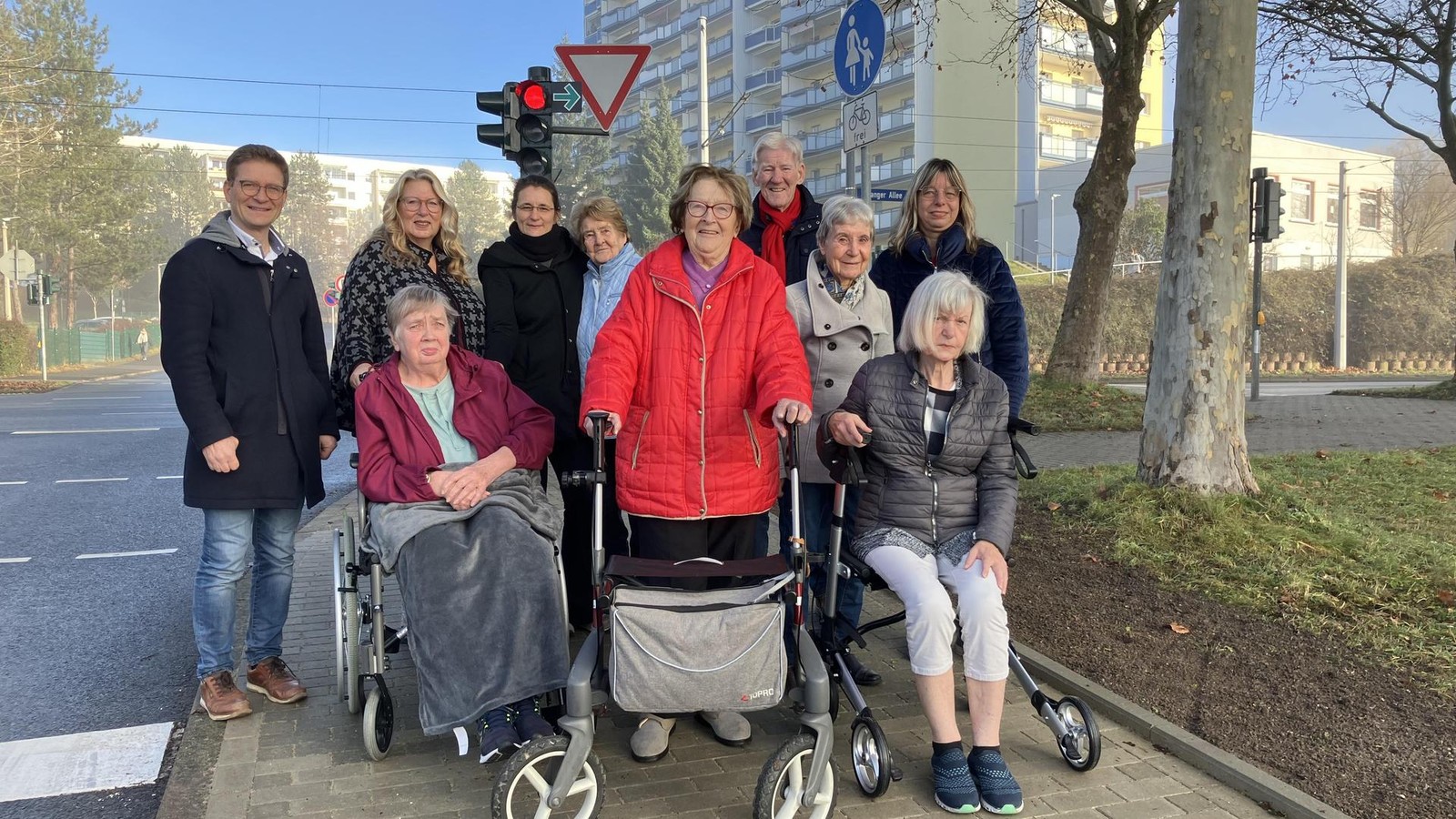 -Es-war-hochgef-hrlich-Dieser-neue-Gehweg-in-Jena-bedeutet-pflegebed-rftigen-Menschen-viel