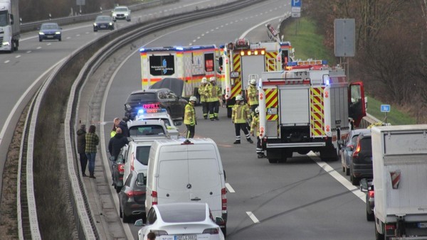 Auto kracht in Leitplanke – A39 bei Hamburg zeitweise voll gesperrt