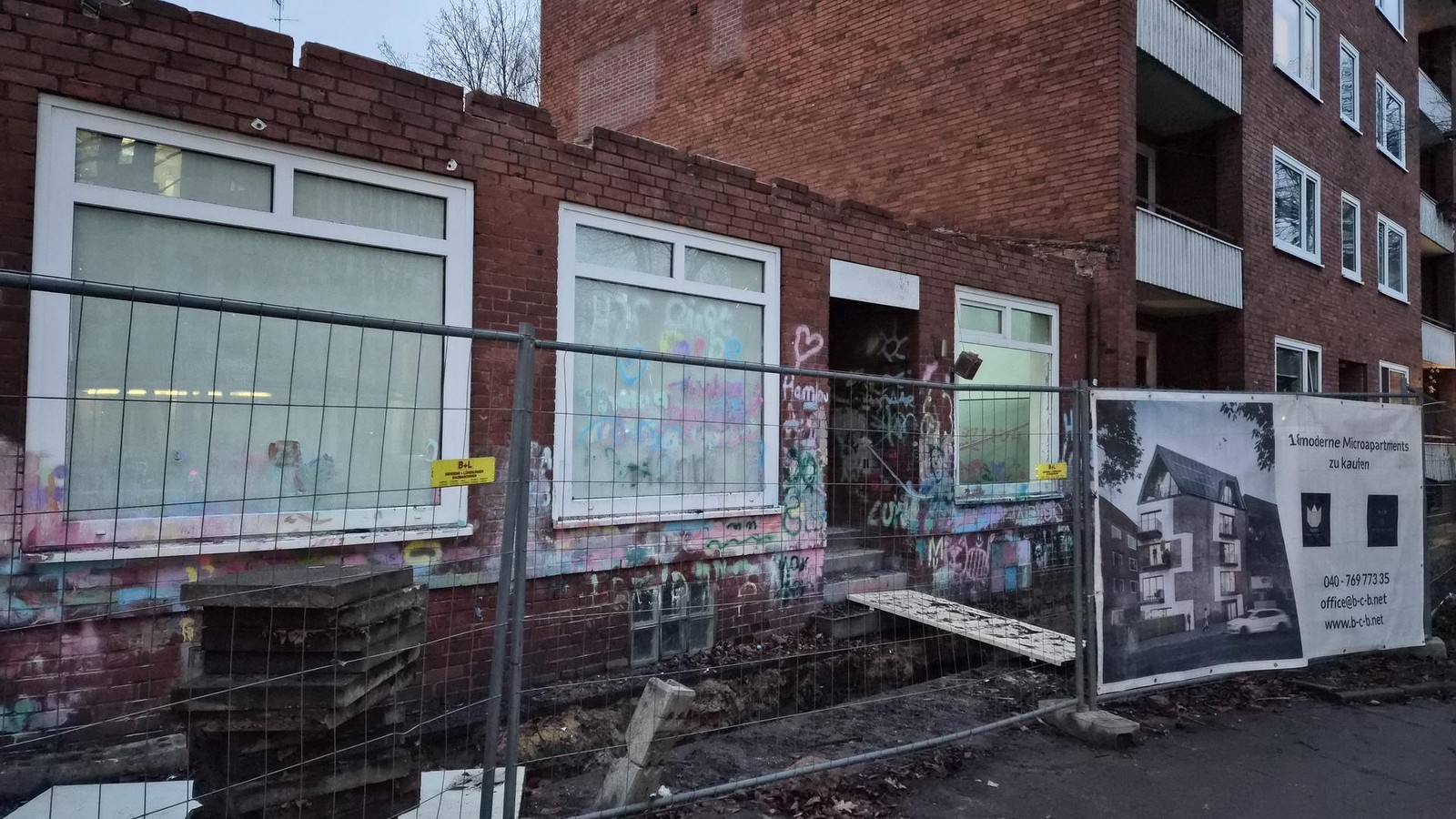 Baustelle-f-r-teure-Mikro-Wohnungen-in-Winterhude-pl-tzlich-stillgelegt