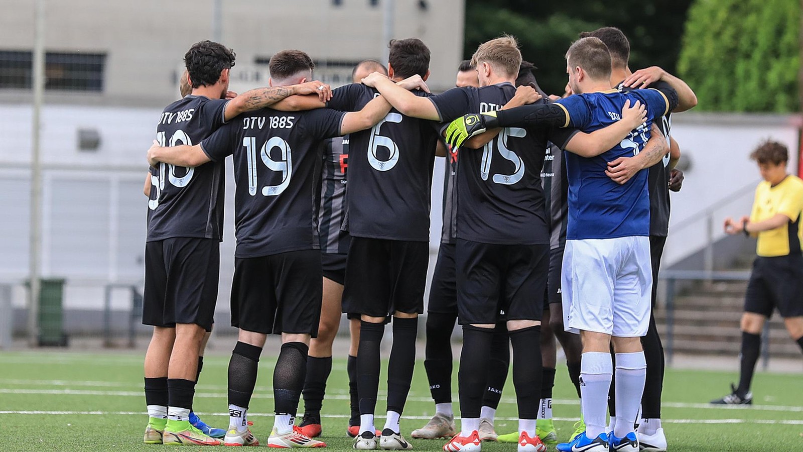 Nur-noch-ein-M-lheimer-Team-ungeschlagen-D-mpten-kassiert-erste-Niederlage-im-Topspiel-