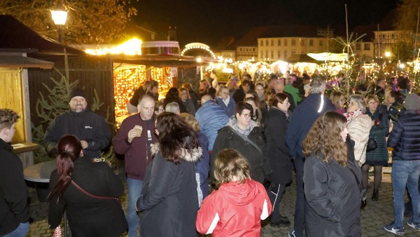 Schöninger Weihnachtsmarkt: Das sind die 25 trubeligsten Bilder der Eröffnung