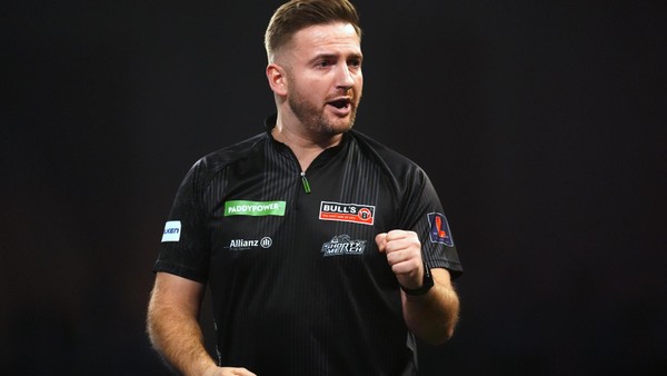 Arno Merk aus Peine gewinnt sensationell Eröffnungsspiel der PDC Darts WM 2026