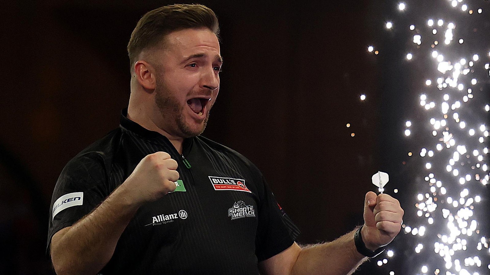 Darts-WM-Deutscher-Arno-Merk-berrascht-und-gewinnt-das-Er-ffnungsspiel