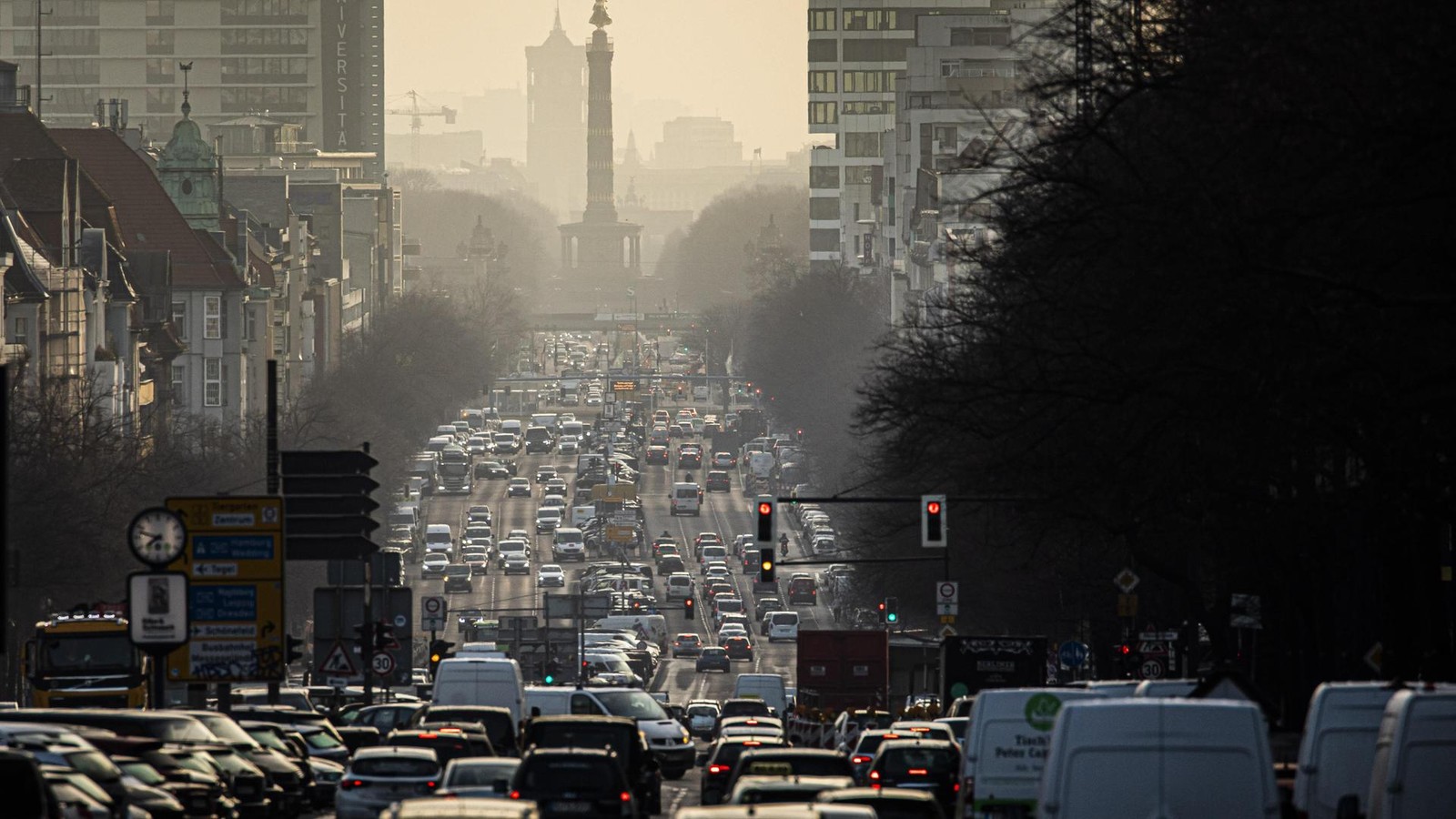 Verbrenner-Aus-Der-B-rokratismus-treibt-in-der-EU-eigenartige-Bl-ten-