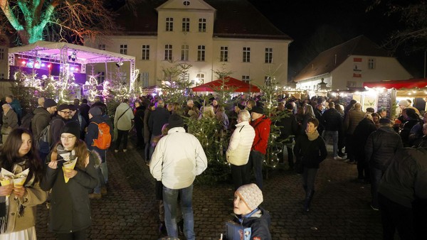 Schöninger Weihnachtsmarkt mit Jurte, Feuerzangenbowle und Wohlfühllichterglanz