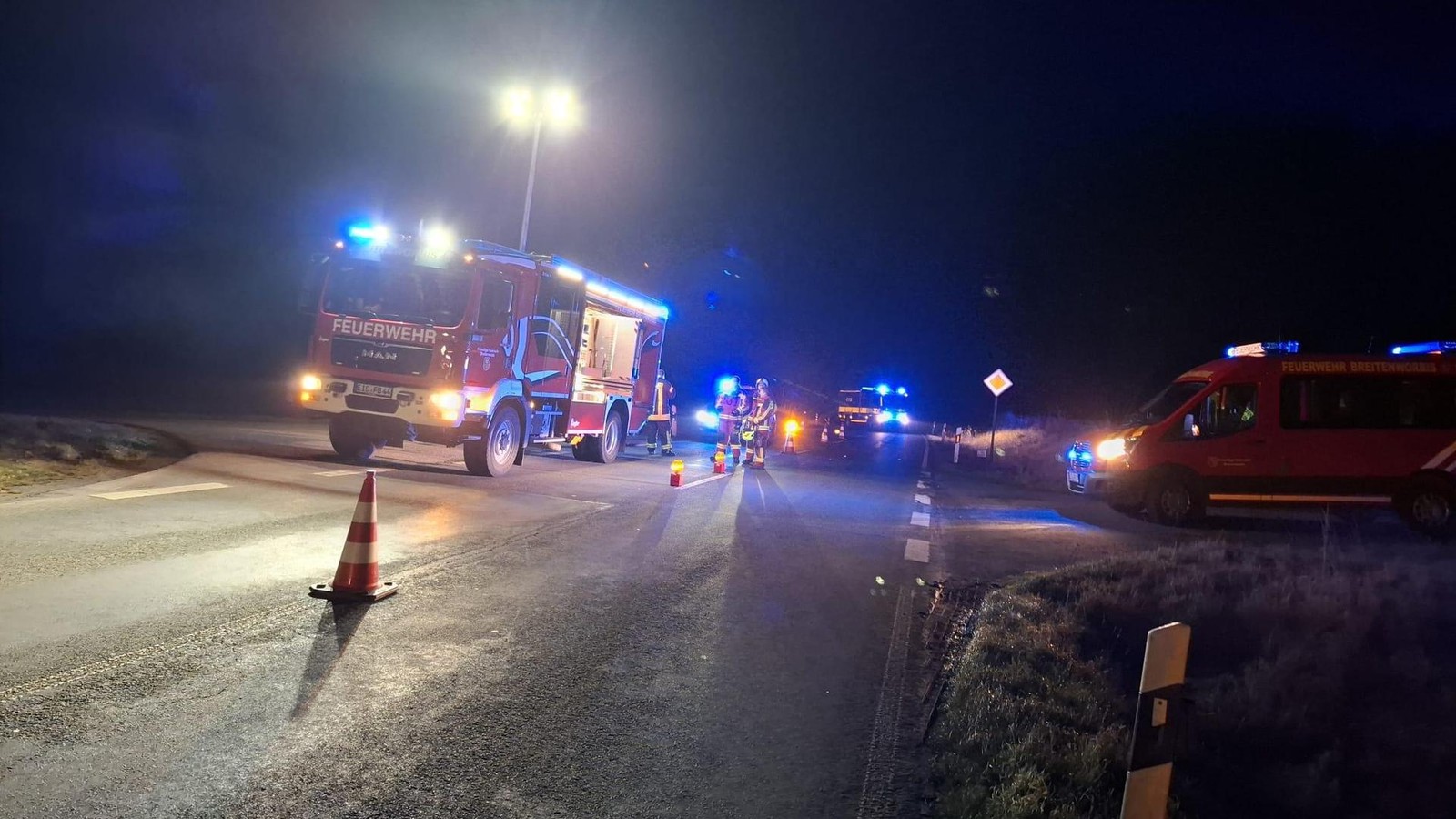 Verkehrsunfall-im-Eichsfeld-VW-Fahrer-leicht-verletzt-mehrere-Tausend-Euro-Schaden