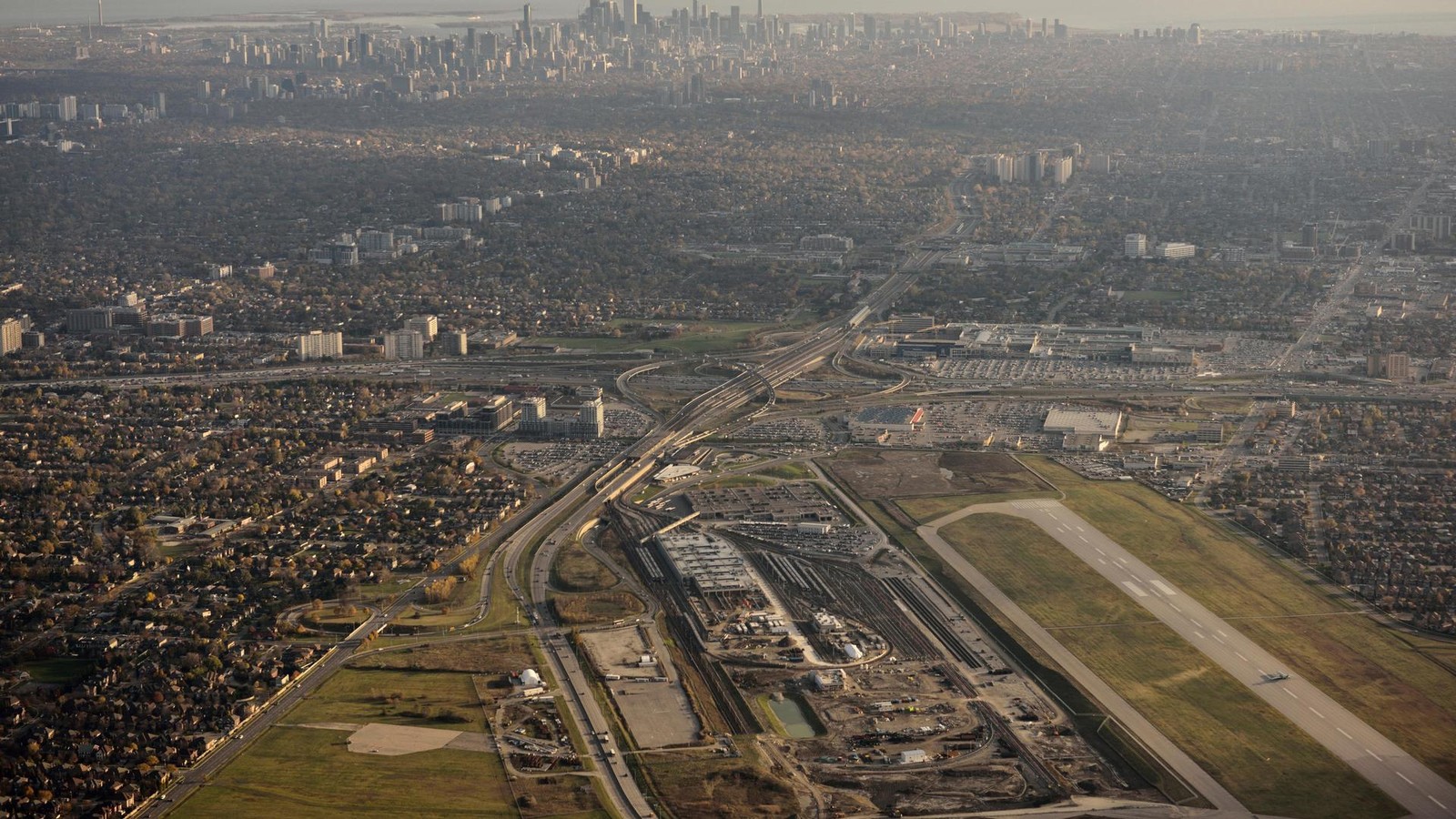 Hier-kann-Berlin-was-lernen-Toronto-baut-Flughafen-zu-riesigem-Viertel-um