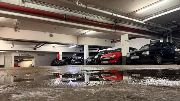 Ekel-Tiefgarage für immer dicht: Stadt warnt jetzt Autofahrer