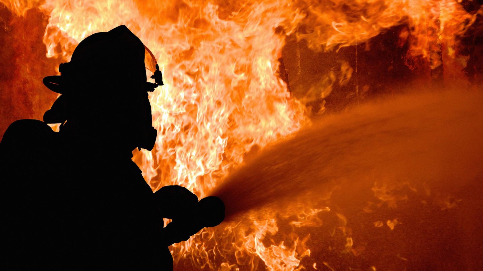 Nach-Abstieg-Fu-ball-Klub-in-Finnland-brennt-ganze-Trib-ne-ab