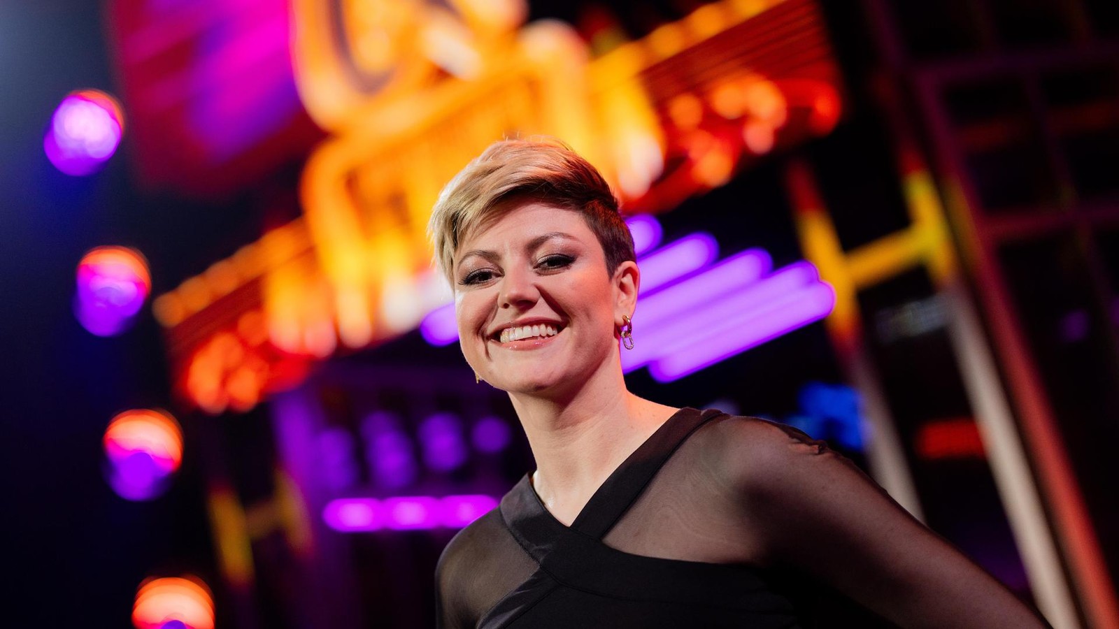 Tahnee-begeistert-mit-Stand-up-voller-leichtf-iger-Komik