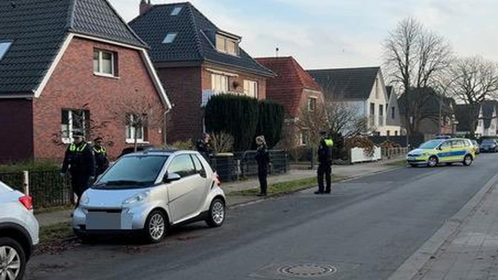 Polizei-Sch-sse-auf-Senior-in-Lurup-Mann-soll-Waffe-auf-Beamte-gerichtet-haben