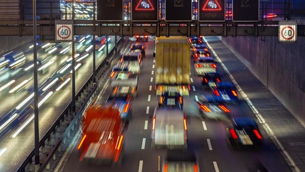 Rolle rückwärts beim Verbrenner-Aus: Ist die Autoindustrie jetzt gerettet?