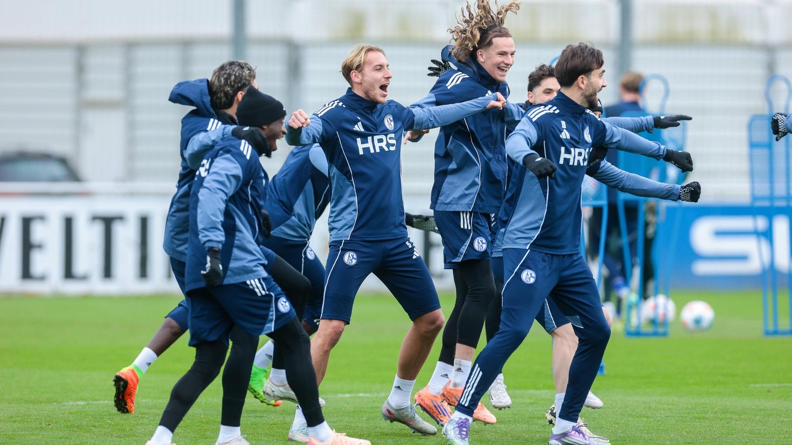 F-r-den-Schalke-Endspurt-Vize-Kapit-n-Timo-Becker-meldet-sich-zur-ck