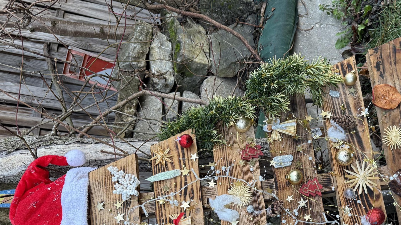 H-sslicher-Weihnachtsbaum-Rupfi-hat-in-Erfurt-eine-gute-Tradition