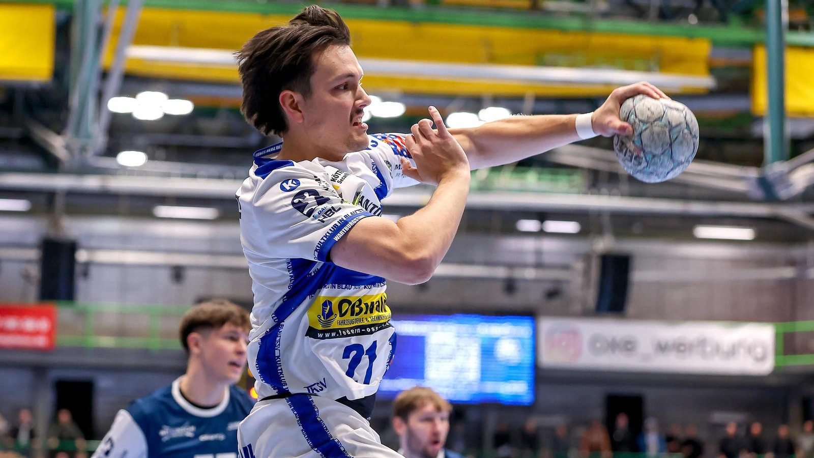 Eisenacher-Energie-Kick-Rechtsau-en-schw-rt-auf-Rote-Beete