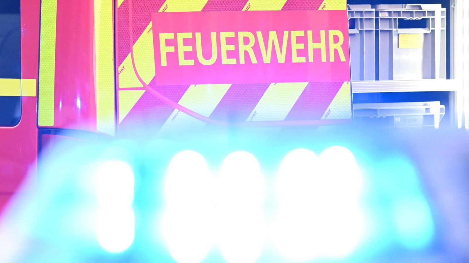 Bad-Sachsa-Feuerwehr-l-scht-Kfz-Brand-und-rettet-Fahrer-nach-Unfall