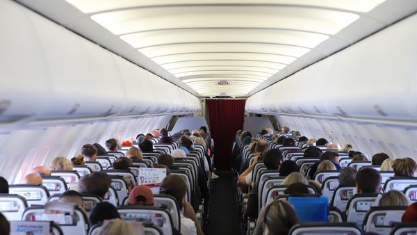 Unsichtbare Gefahr im Flugzeug – Studie offenbart Partikelbelastung