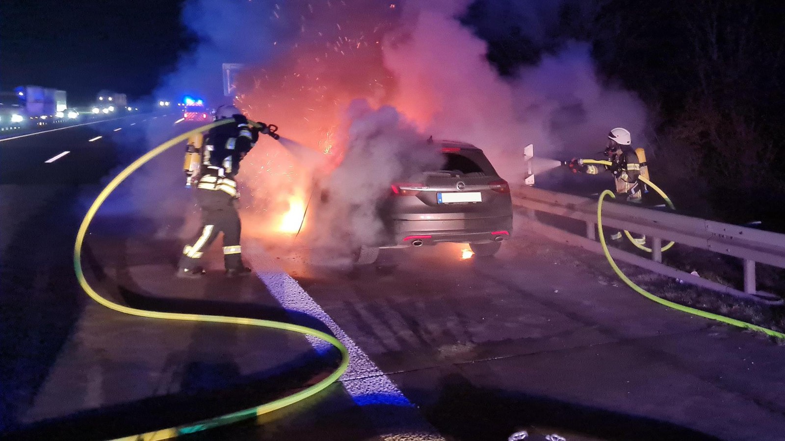 Schon-wieder-brennt-auf-der-A-38-im-Eichsfeld-ein-Auto