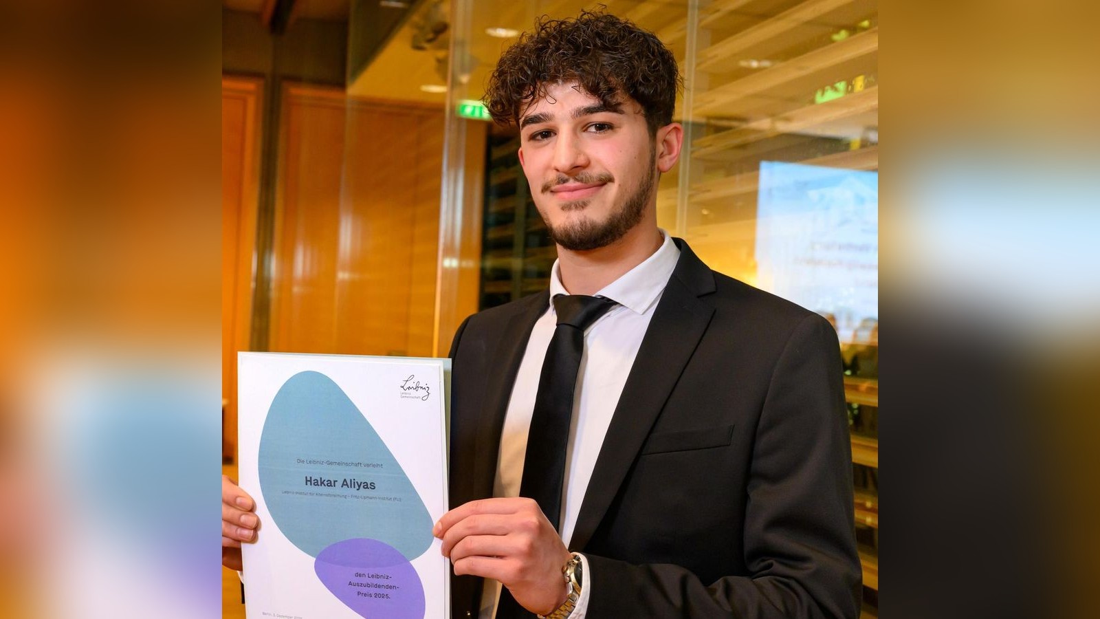 Jenaer-Azubi-ausgezeichnet-Hakar-Aliyas-aus-Syrien-zeigte-exzellente-Leistung