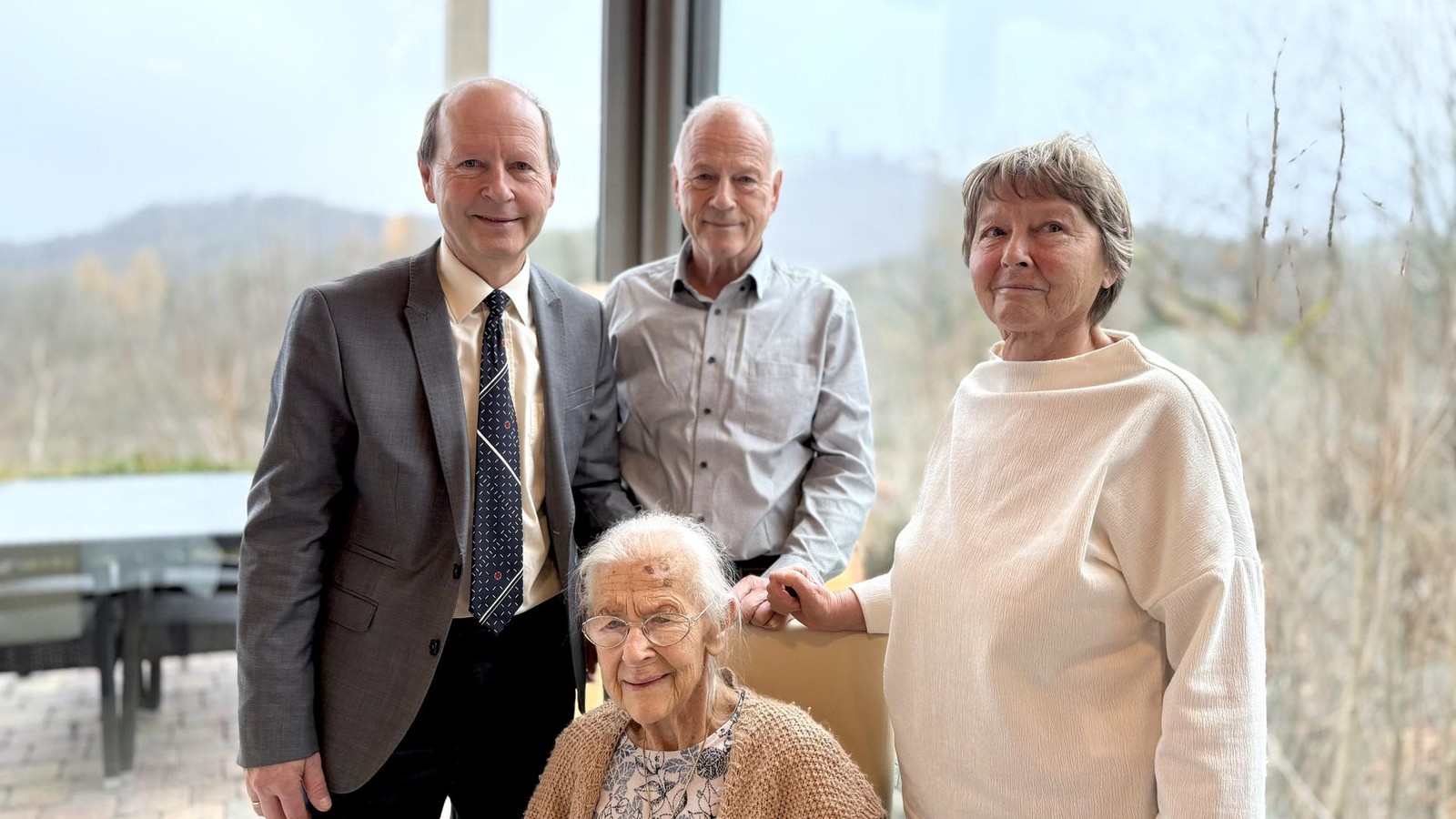 100-Jahre-hier-verr-t-eine-alte-Dame-in-Eisenach-ihr-Geheimnis-f-rs-lange-Leben