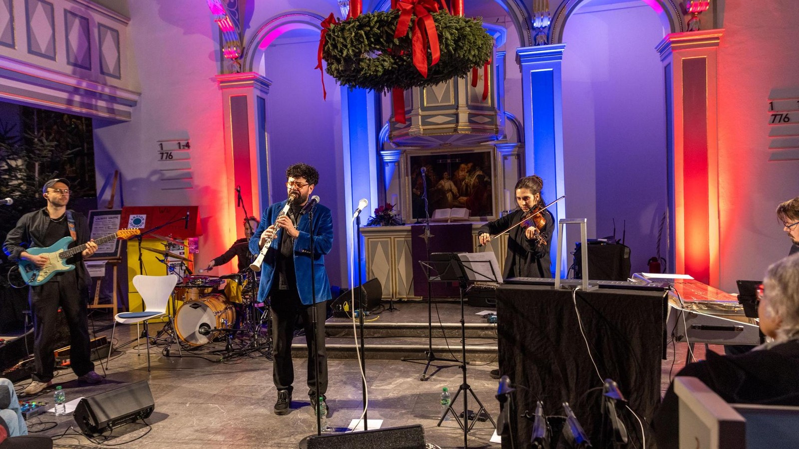 Live-auf-der-B-hne-Codera-macht-den-Weihnachtsauftakt-die-Bilder