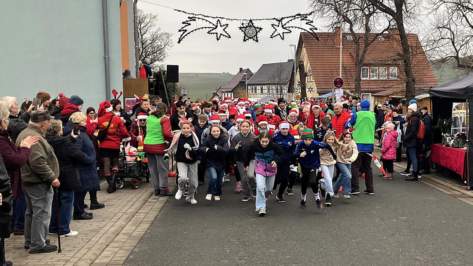 Beeindruckender-Rekord-im-Kreis-S-mmerda-Hunderte-Rotm-ntel-rennen-f-r-den-guten-Zweck