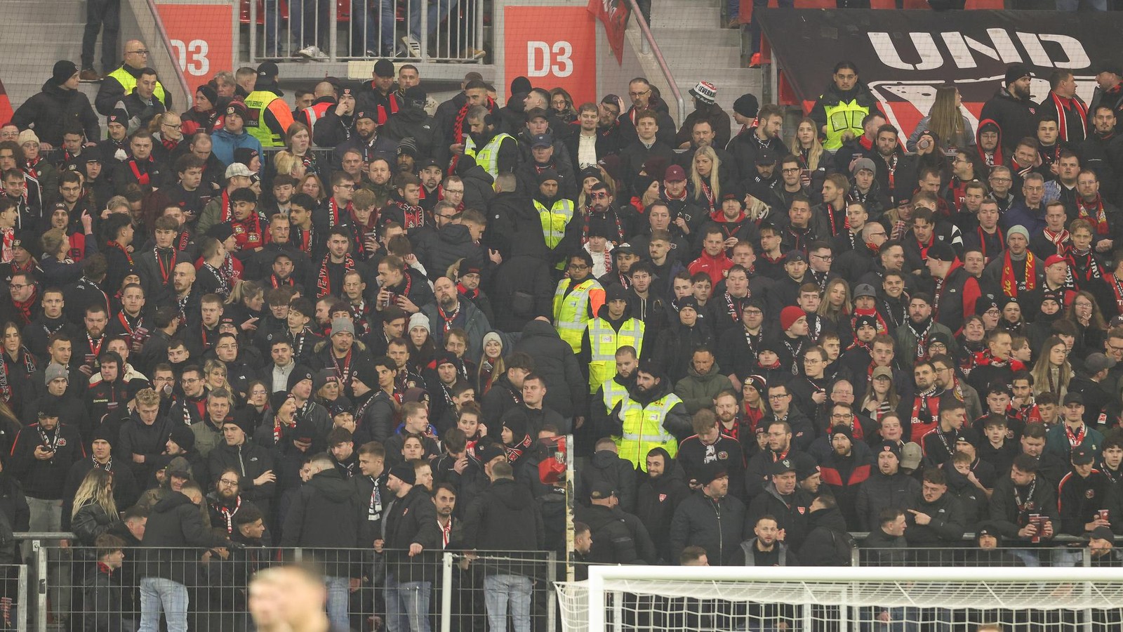 Nacktkontrollen-gegen-K-lner-Aktive-Fanszene-boykottiert-Rhein-Derby