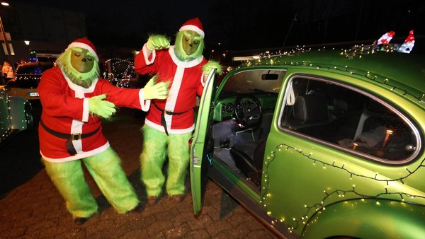 „Adventsglitzern“ in Wolfsburg: 40 funkelnde Bilder von der Auto-Kolonne