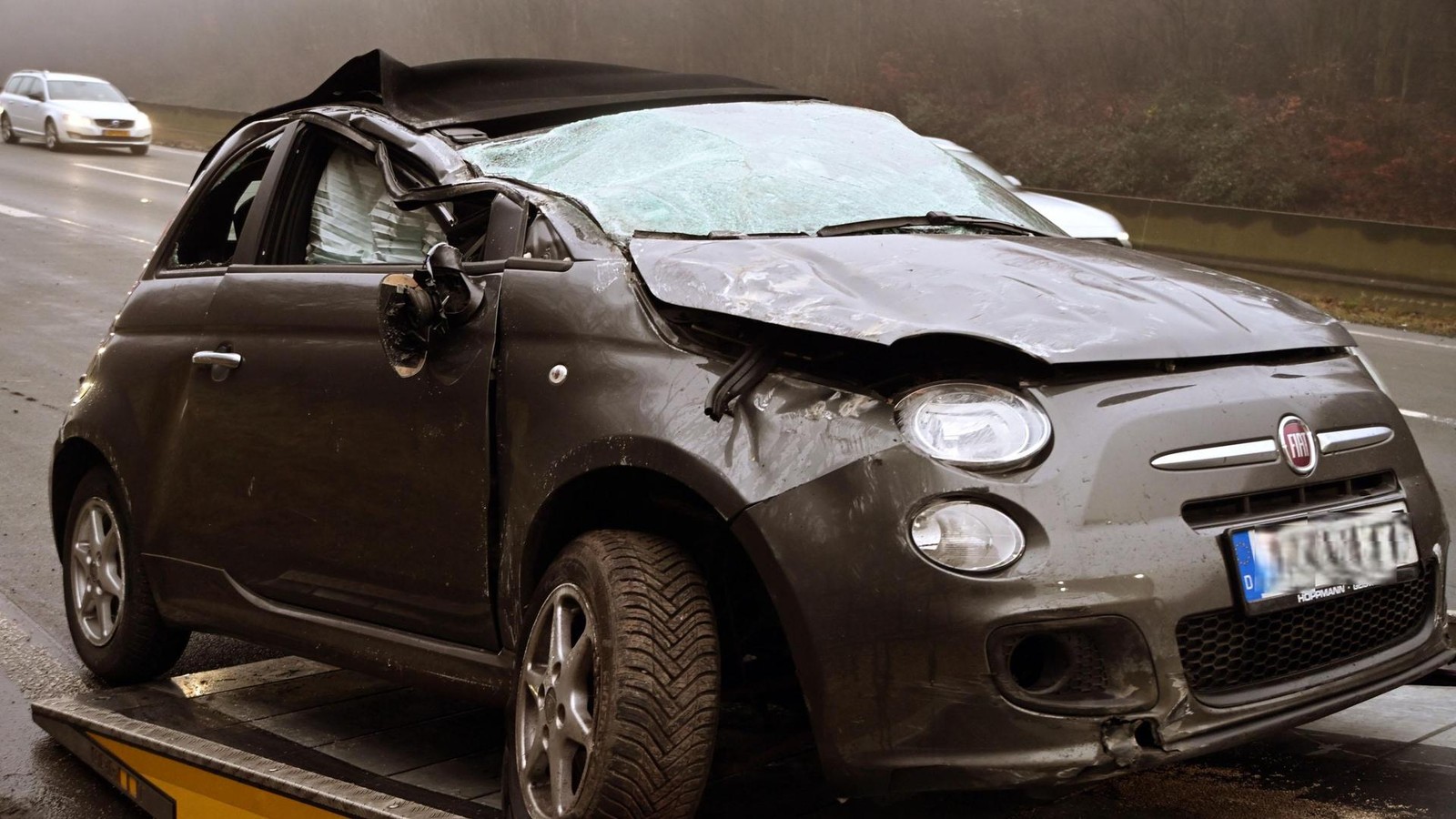 Bei-Siegen-Unfall-auf-A-45-Helfer-retten-70-J-hrige-aus-berschlagenem-Auto