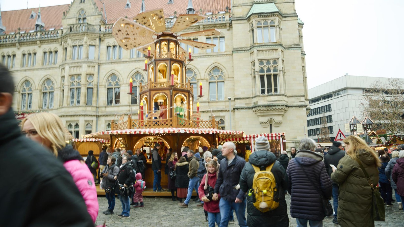 Das-Weihnachtsgesch-ft-in-Braunschweigs-Innenstadt-brummt