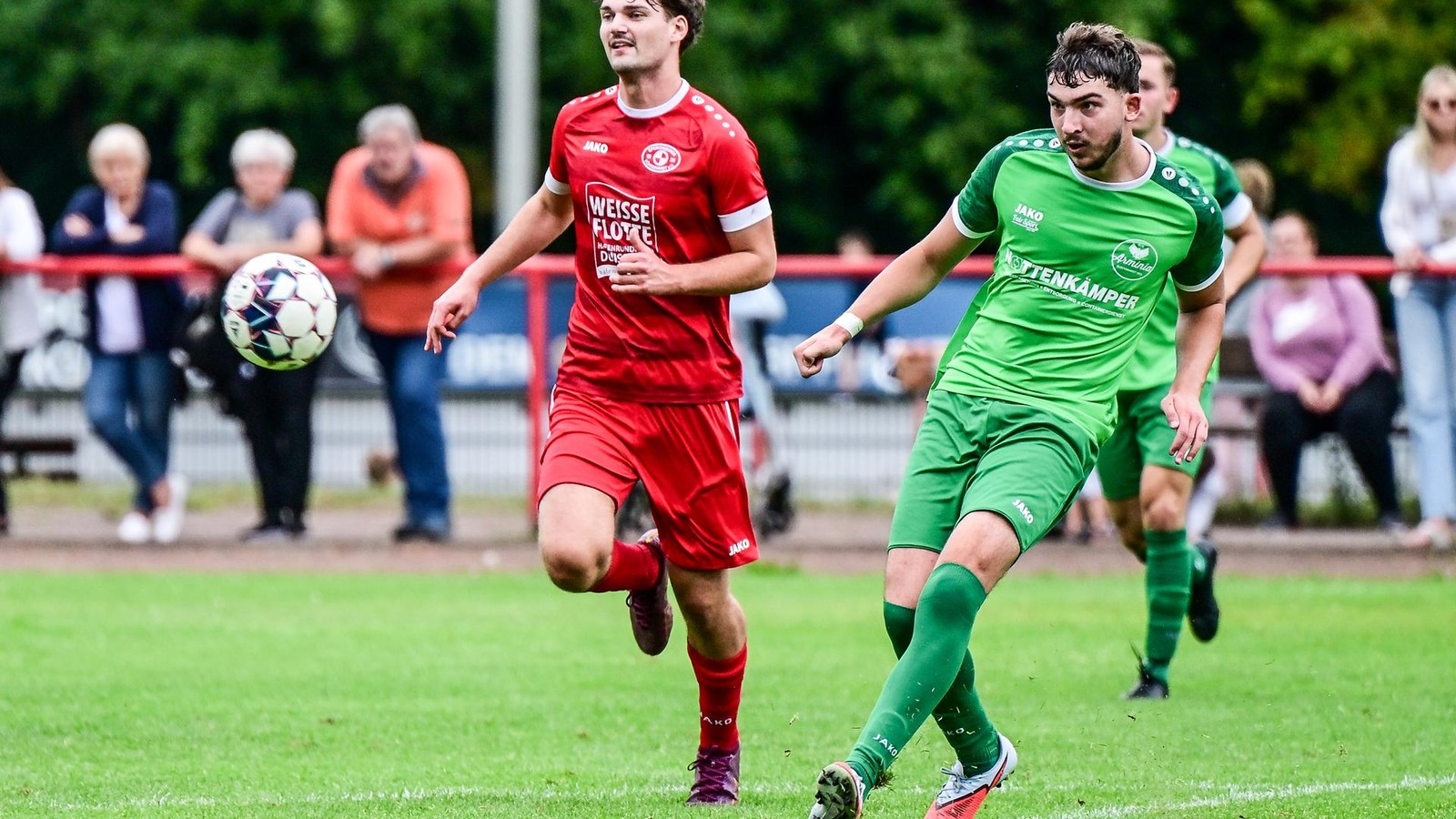 Dank-6-0-Kantersieg-Arminia-Klosterhardt-feiert-die-Herbstmeisterschaft