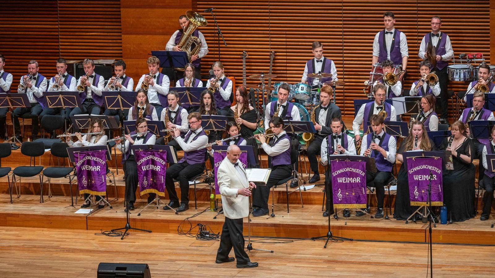 Weimar-Gro-es-Orchester-gibt-gro-es-Konzert-mit-einem-Ur-Gestein-der-Musik