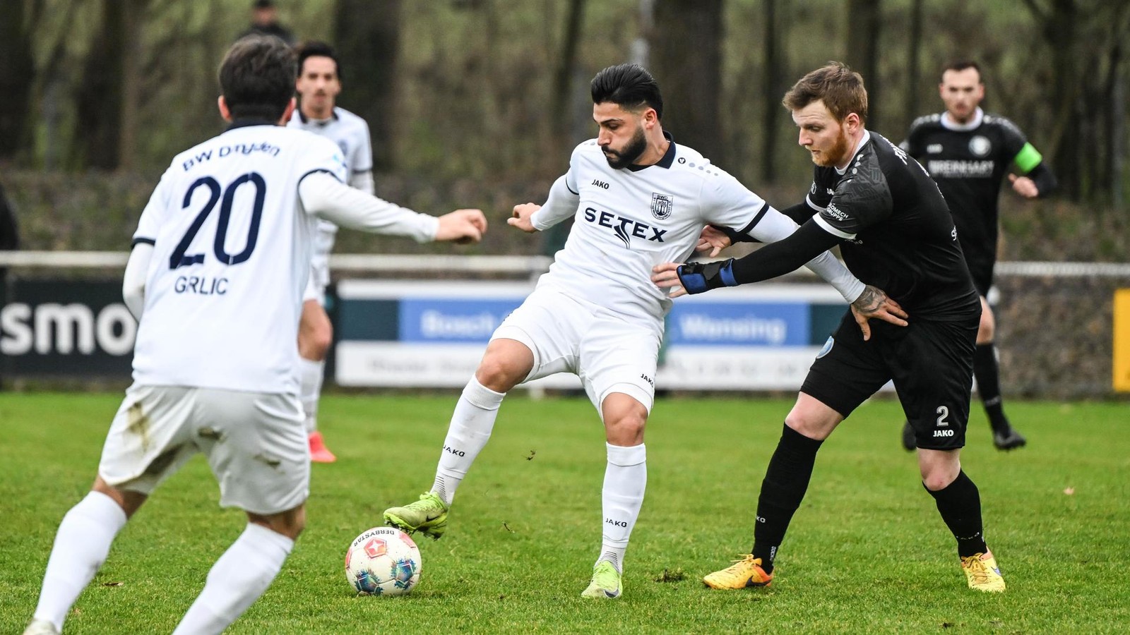 BW-Dingden-verteilt-Geschenke-schon-vor-dem-Fest-Sehr-ern-chternd-