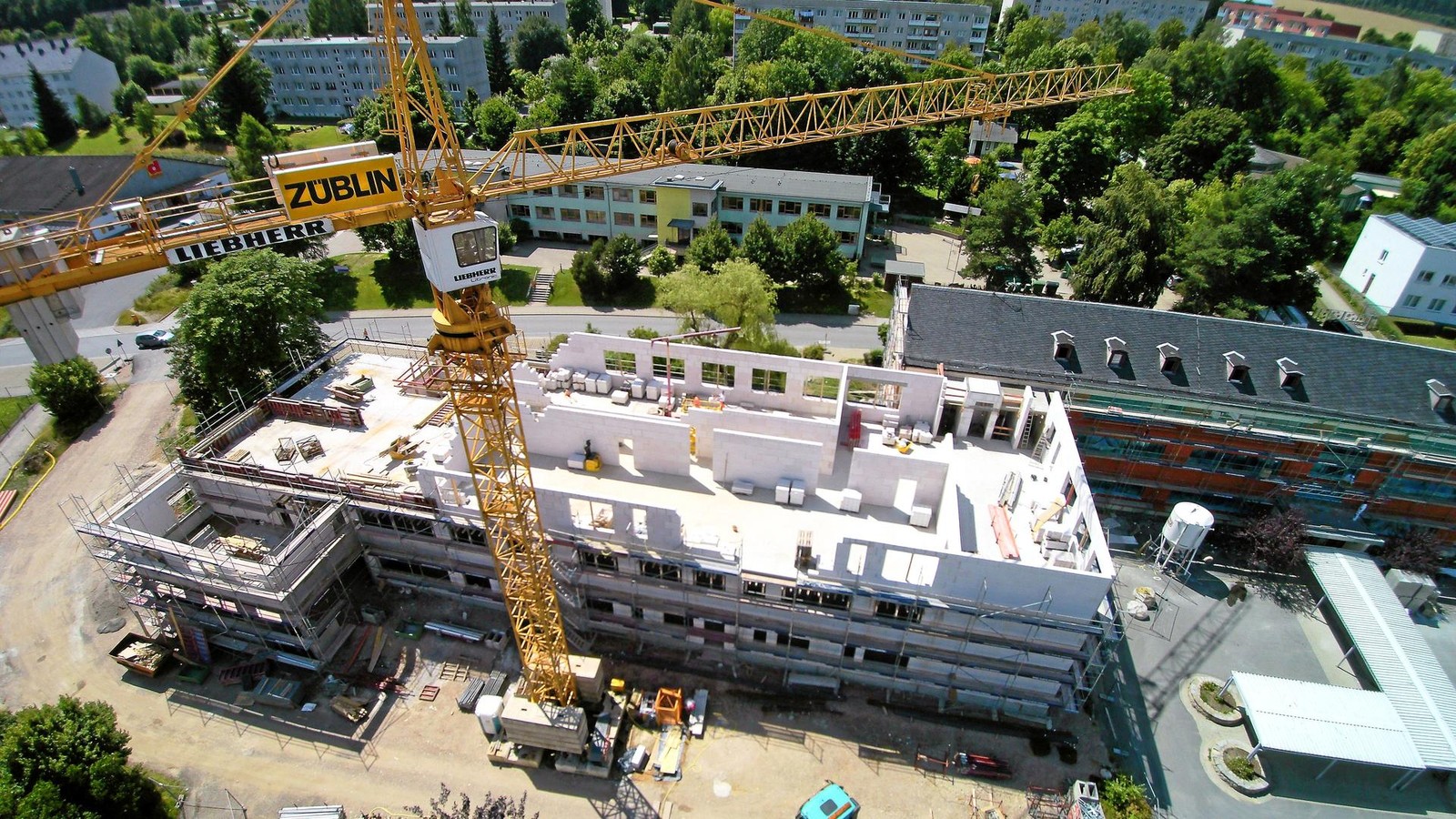 Schuljubil-um-im-Saale-Orla-Kreis-wird-gemeinsam-mit-dem-Weihnachtsmann-gefeiert