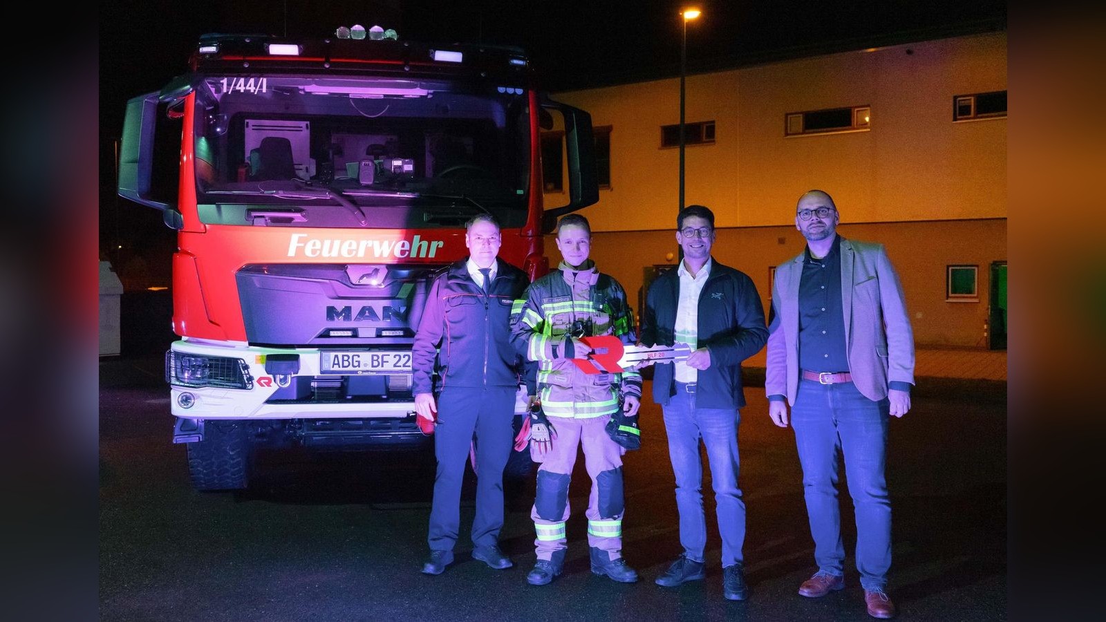 Nachrichten-aus-dem-Altenburger-Land-Feuerwehr-Altenburg-erh-lt-neues-Fahrzeug