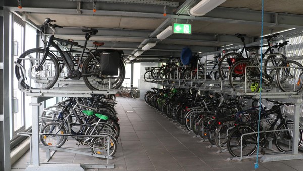 Gegen das Fahrrad-Abstellchaos: In Braunschweig entstehen Mini-Parkhäuser