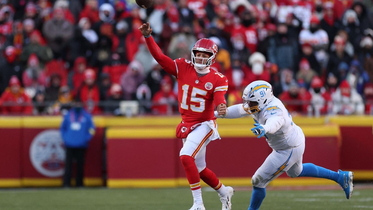 Kurz vor der Verletzung hatte Patrick Mahomes noch versucht, zu entkommen.