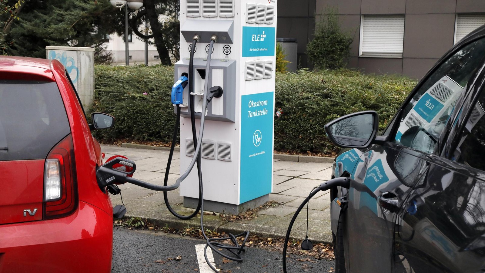 Lades-ulen-Netz-f-r-E-Autos-w-chst-Vier-neue-Stationen-in-Gladbeck-installiert