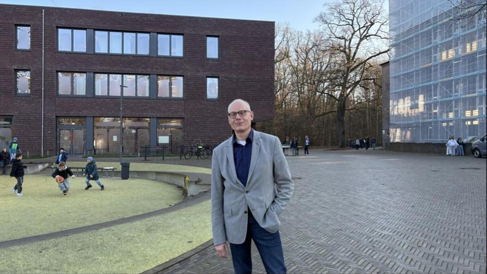 Luisen-Gymnasium-Schulleiter-Werner-Baum-geht-zum-Abschied-eine-Warnung