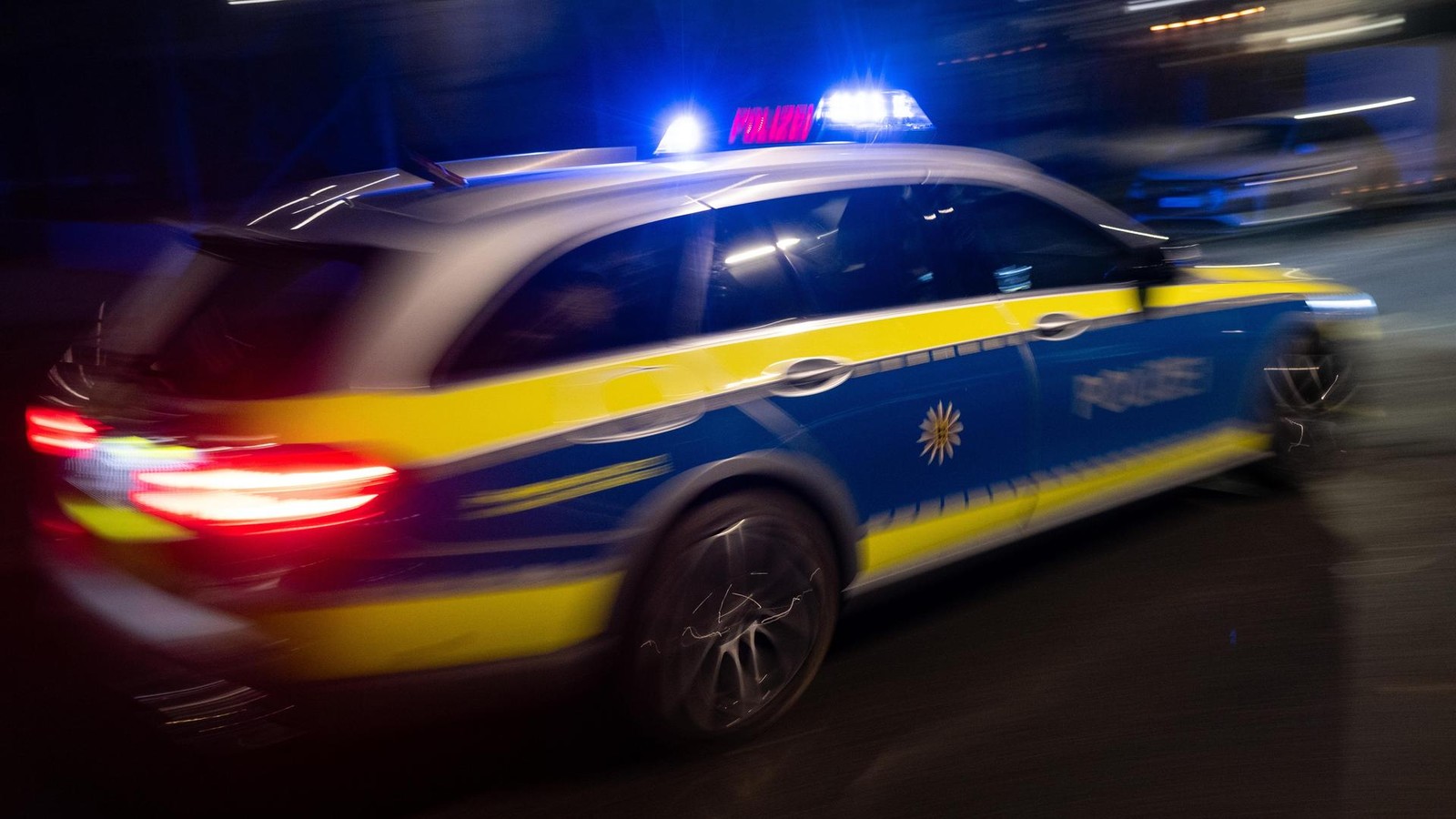 Attacke-am-Bahnhof-Buchholz-Wer-kennt-die-unbekannten-Schl-ger-